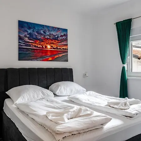 Apartments Strand Apartment Vir