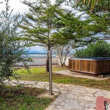 Apartments Strand Apartment Vir