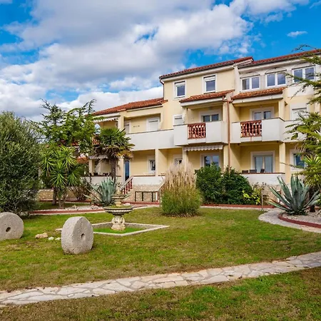 Apartments Strand * Vir